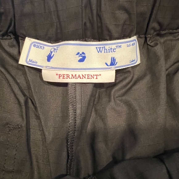 OFF-WHITE Cargo pants with straps and buckle - Picture 9 of 9